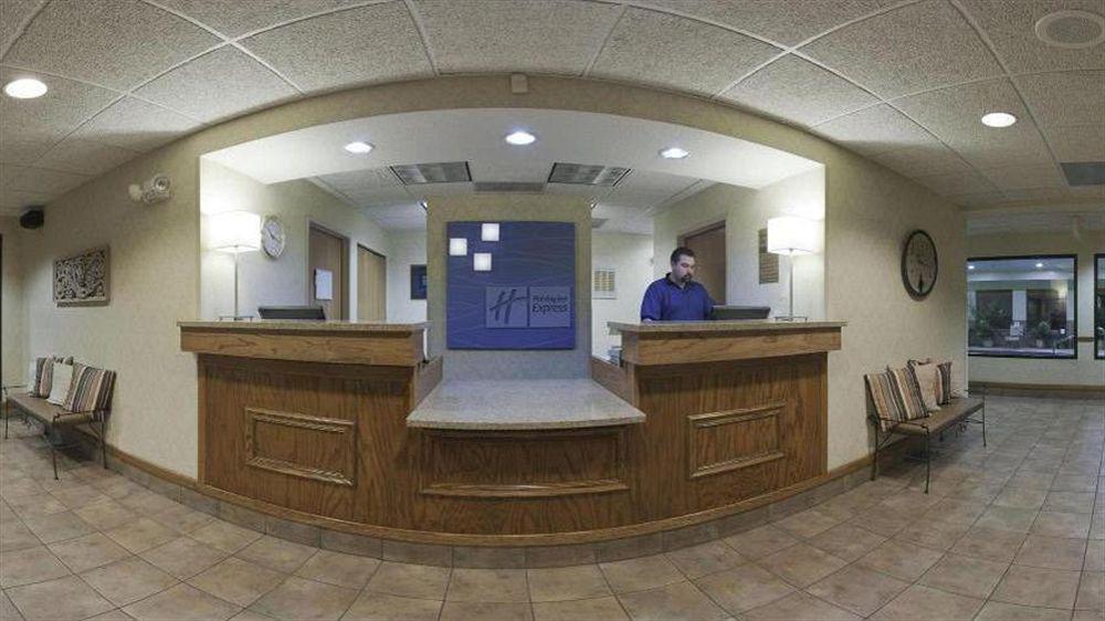 Baymont By Wyndham Portage Hotel Интериор снимка
