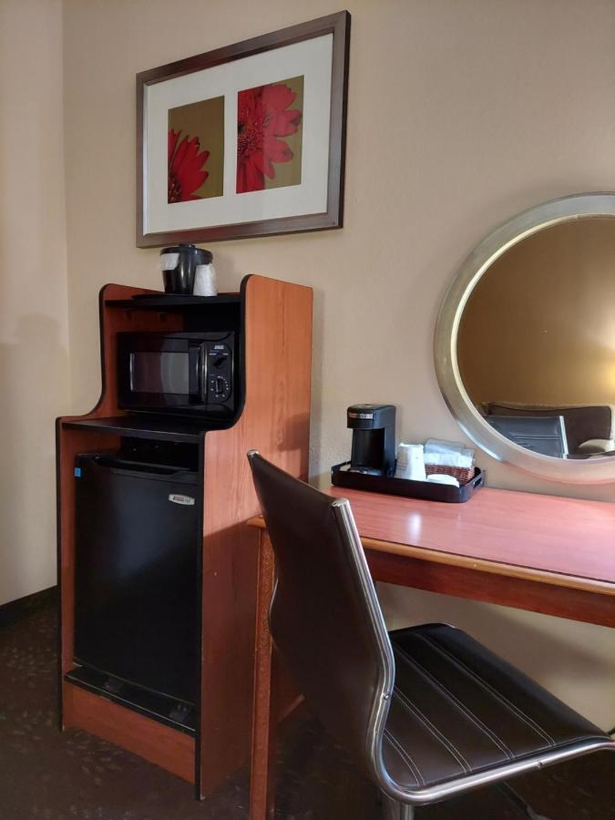 Baymont By Wyndham Portage Hotel Екстериор снимка