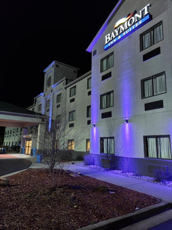 Baymont By Wyndham Portage Hotel Екстериор снимка