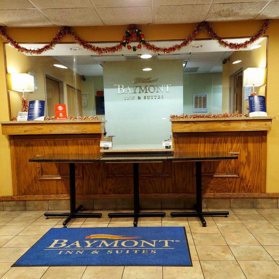 Baymont By Wyndham Portage Hotel Екстериор снимка