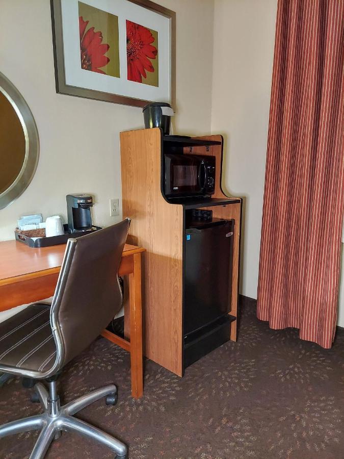 Baymont By Wyndham Portage Hotel Екстериор снимка