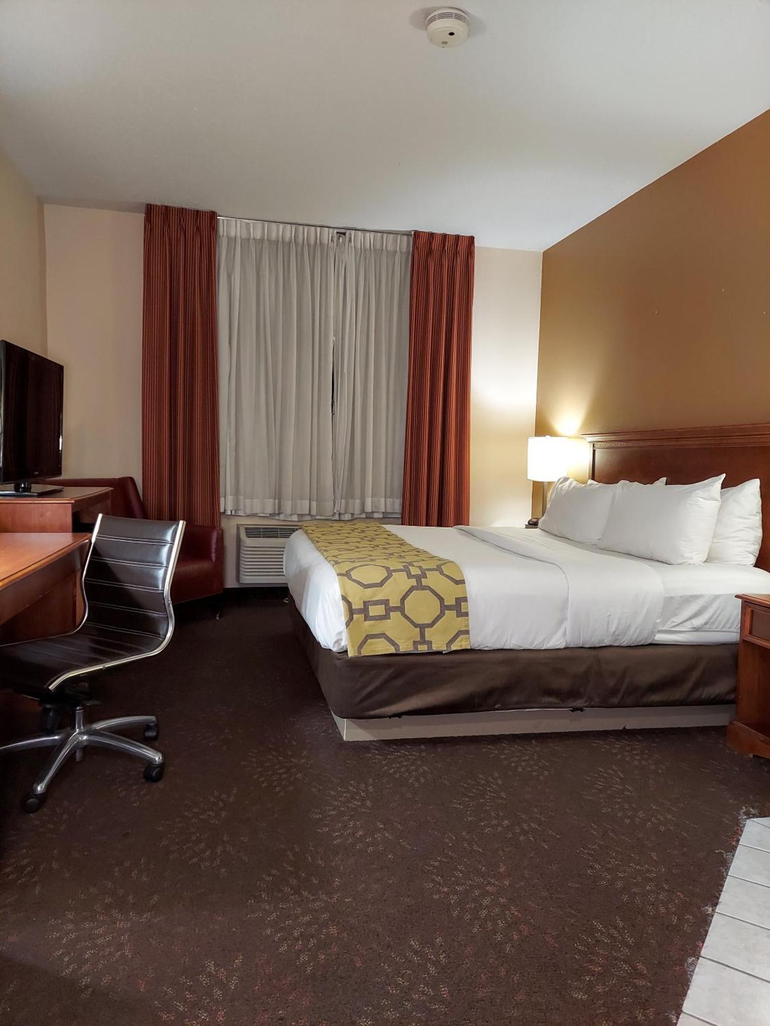 Baymont By Wyndham Portage Hotel Екстериор снимка