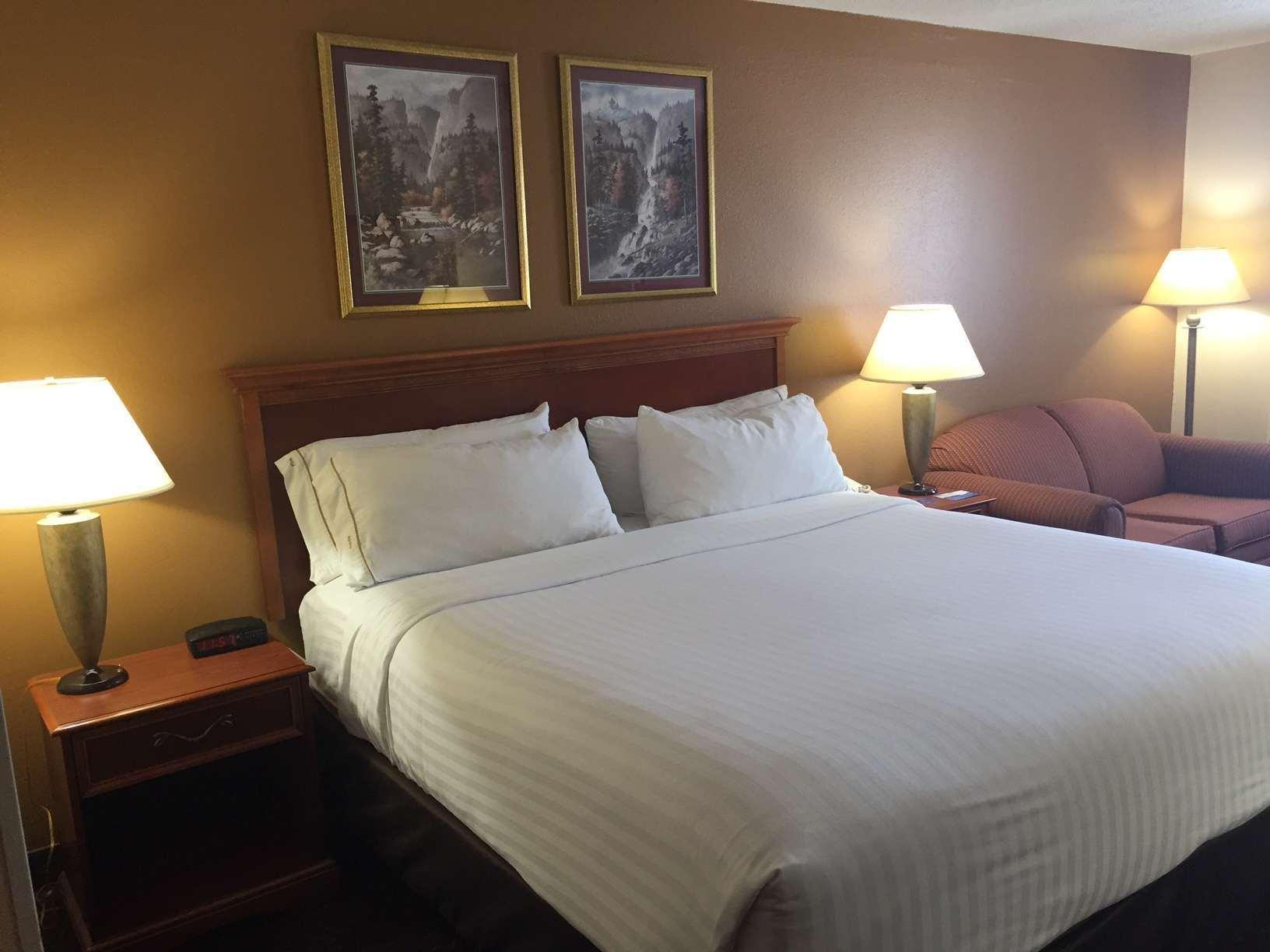 Baymont By Wyndham Portage Hotel Екстериор снимка