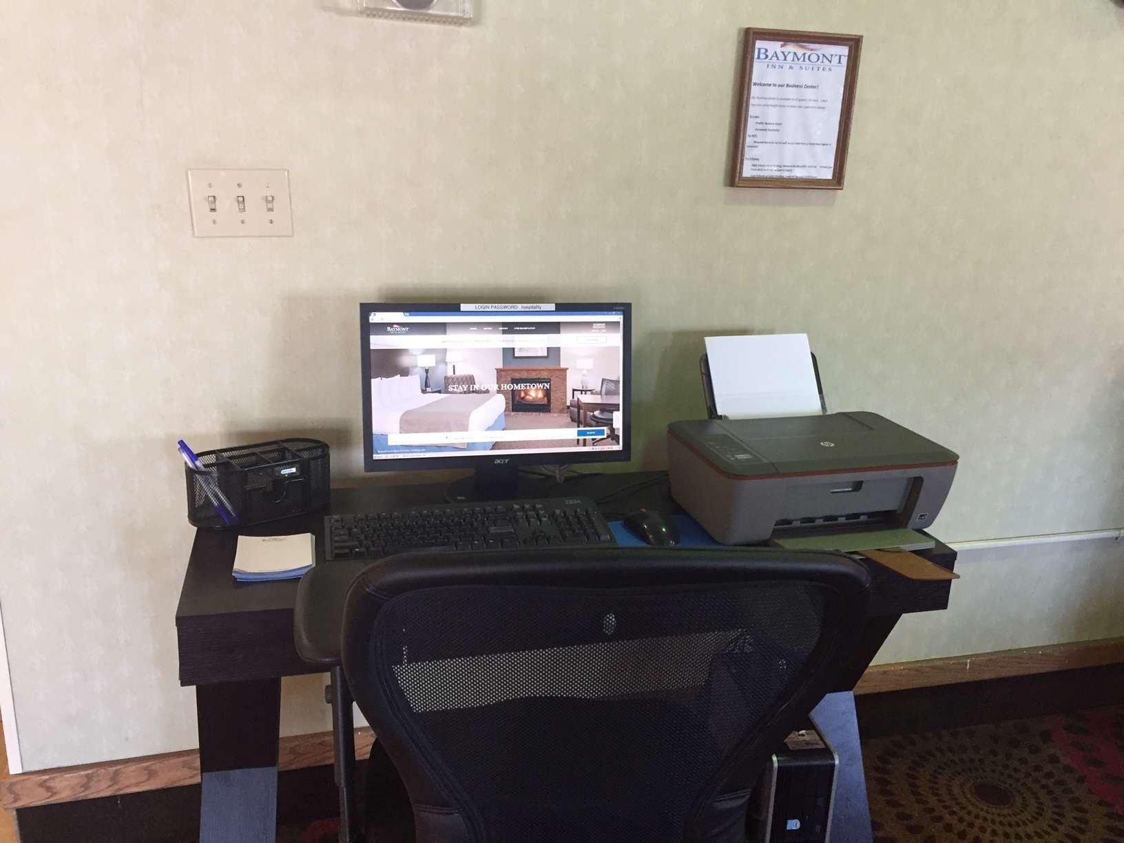 Baymont By Wyndham Portage Hotel Екстериор снимка
