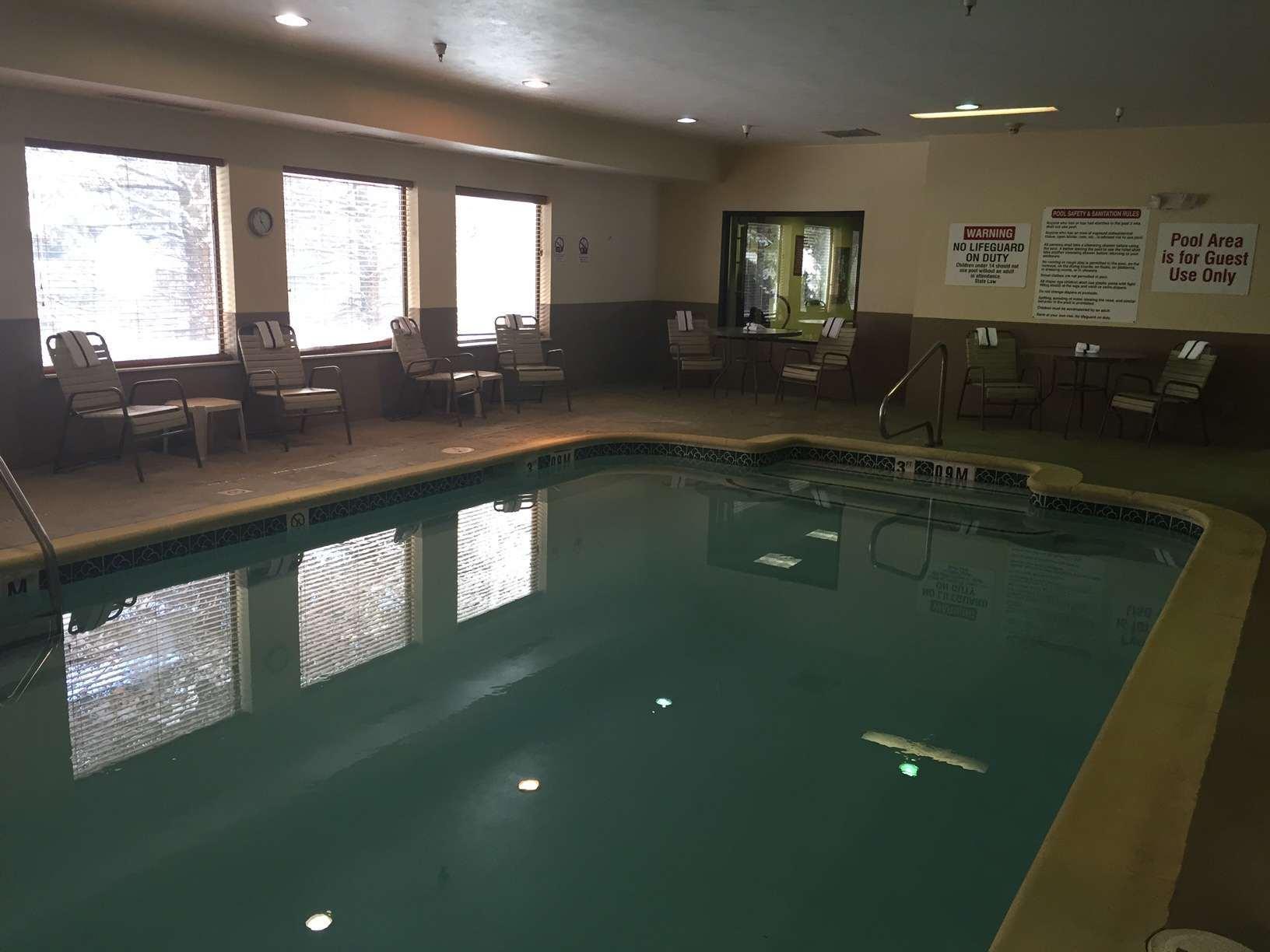 Baymont By Wyndham Portage Hotel Екстериор снимка