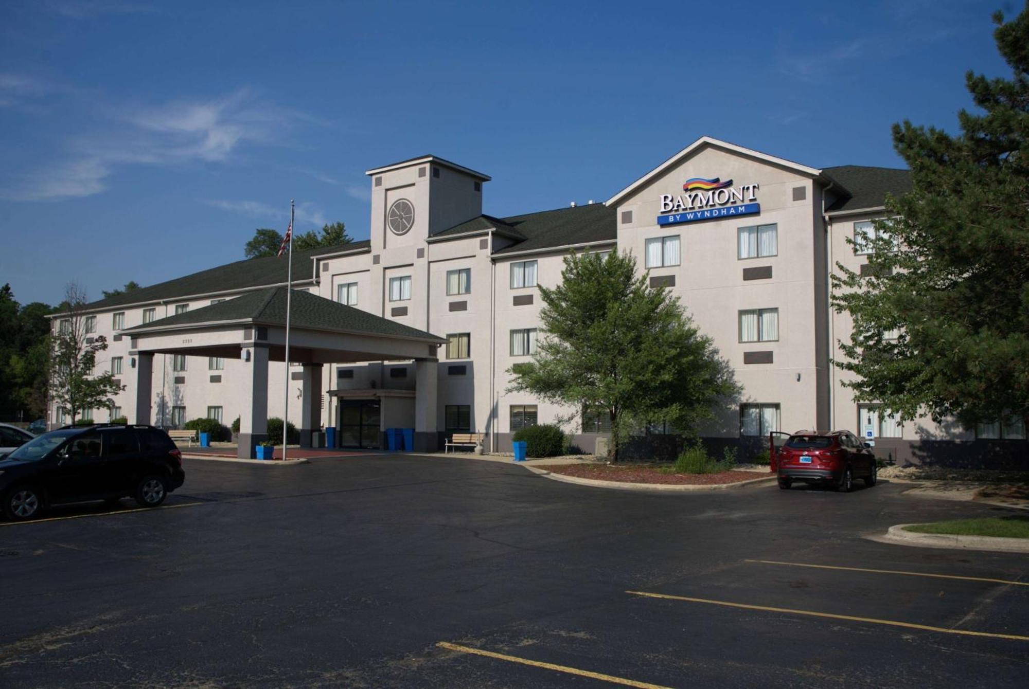 Baymont By Wyndham Portage Hotel Екстериор снимка
