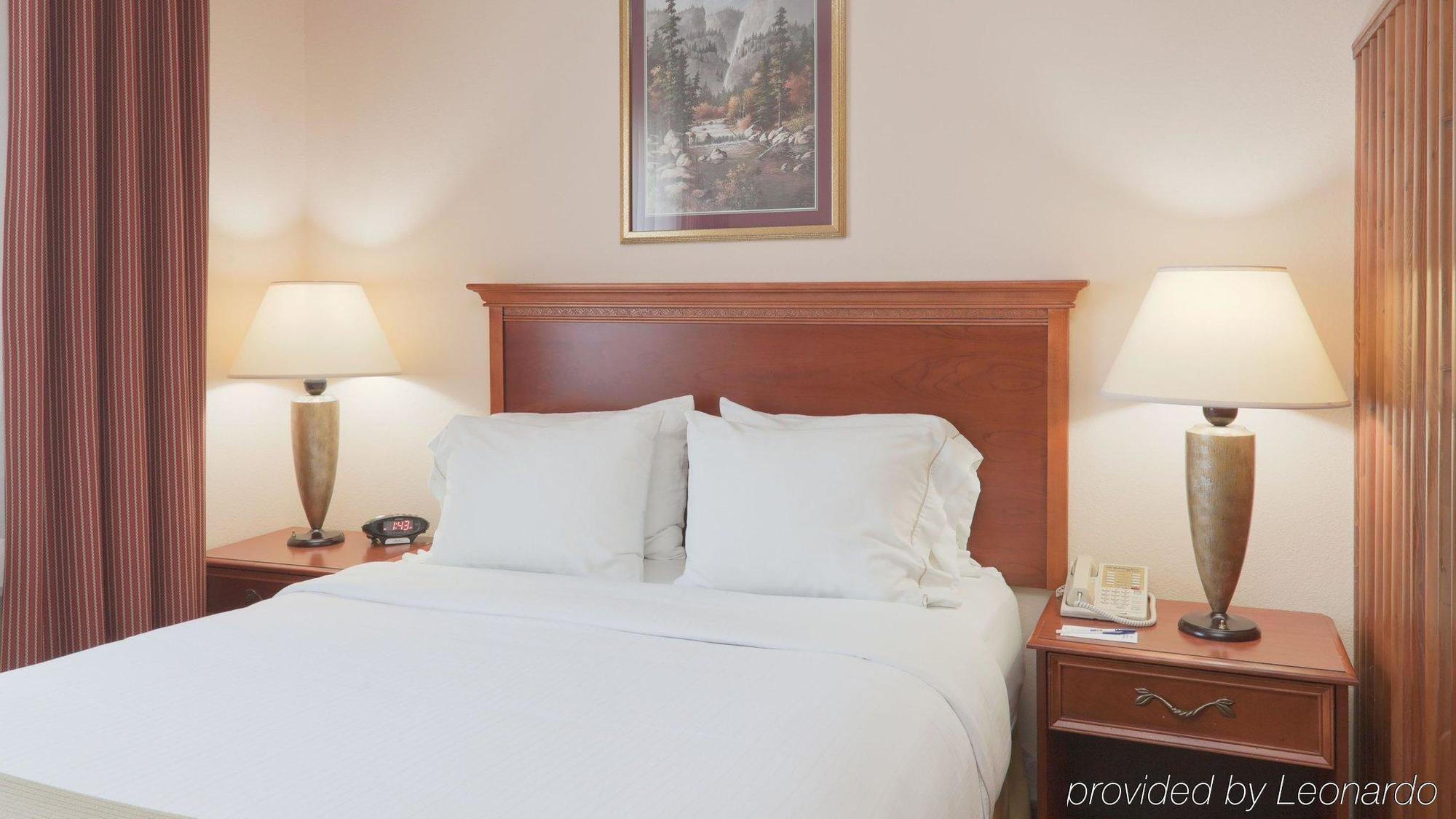 Baymont By Wyndham Portage Hotel Екстериор снимка
