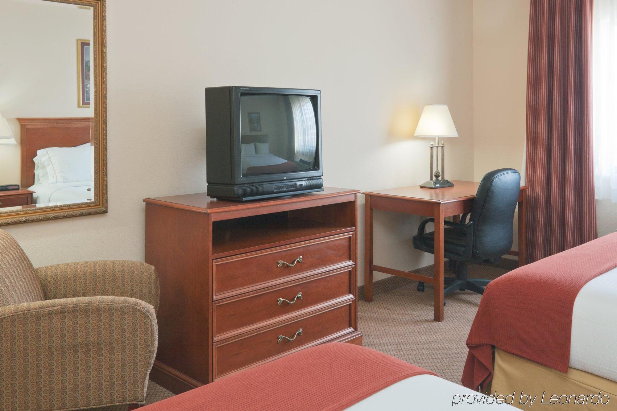 Baymont By Wyndham Portage Hotel Стая снимка