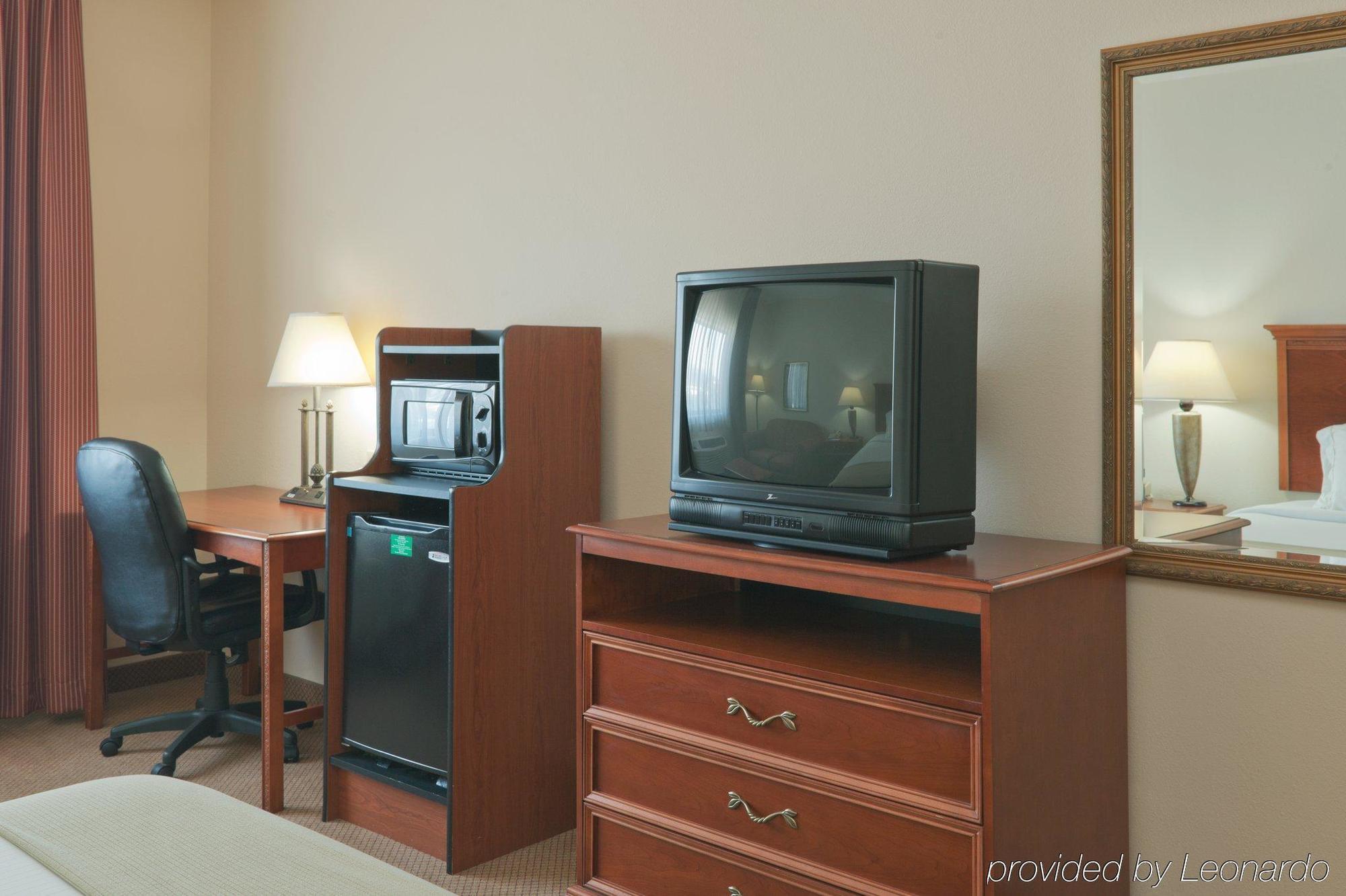 Baymont By Wyndham Portage Hotel Стая снимка