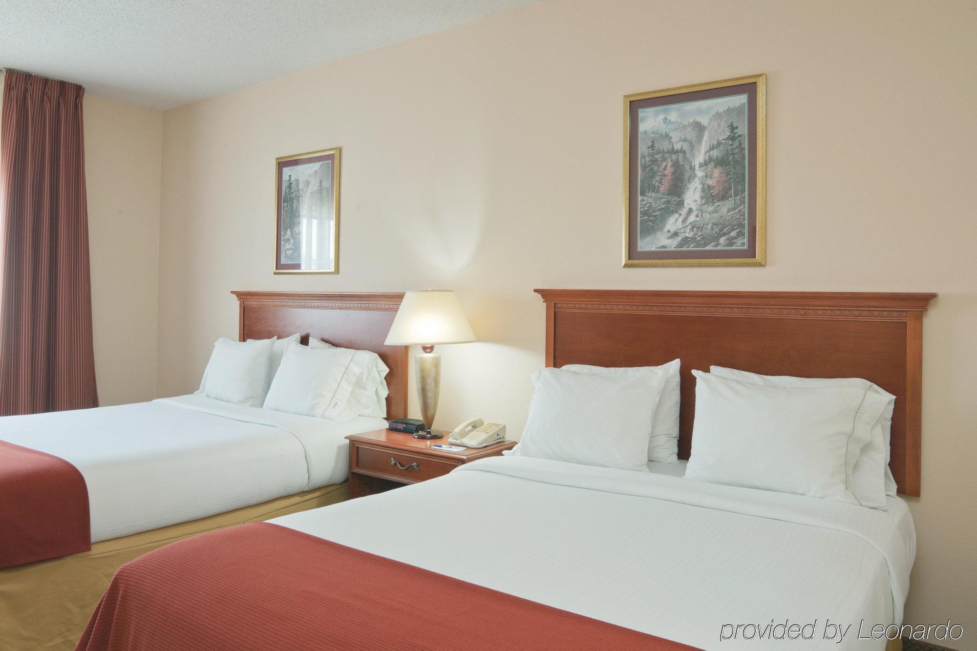 Baymont By Wyndham Portage Hotel Стая снимка