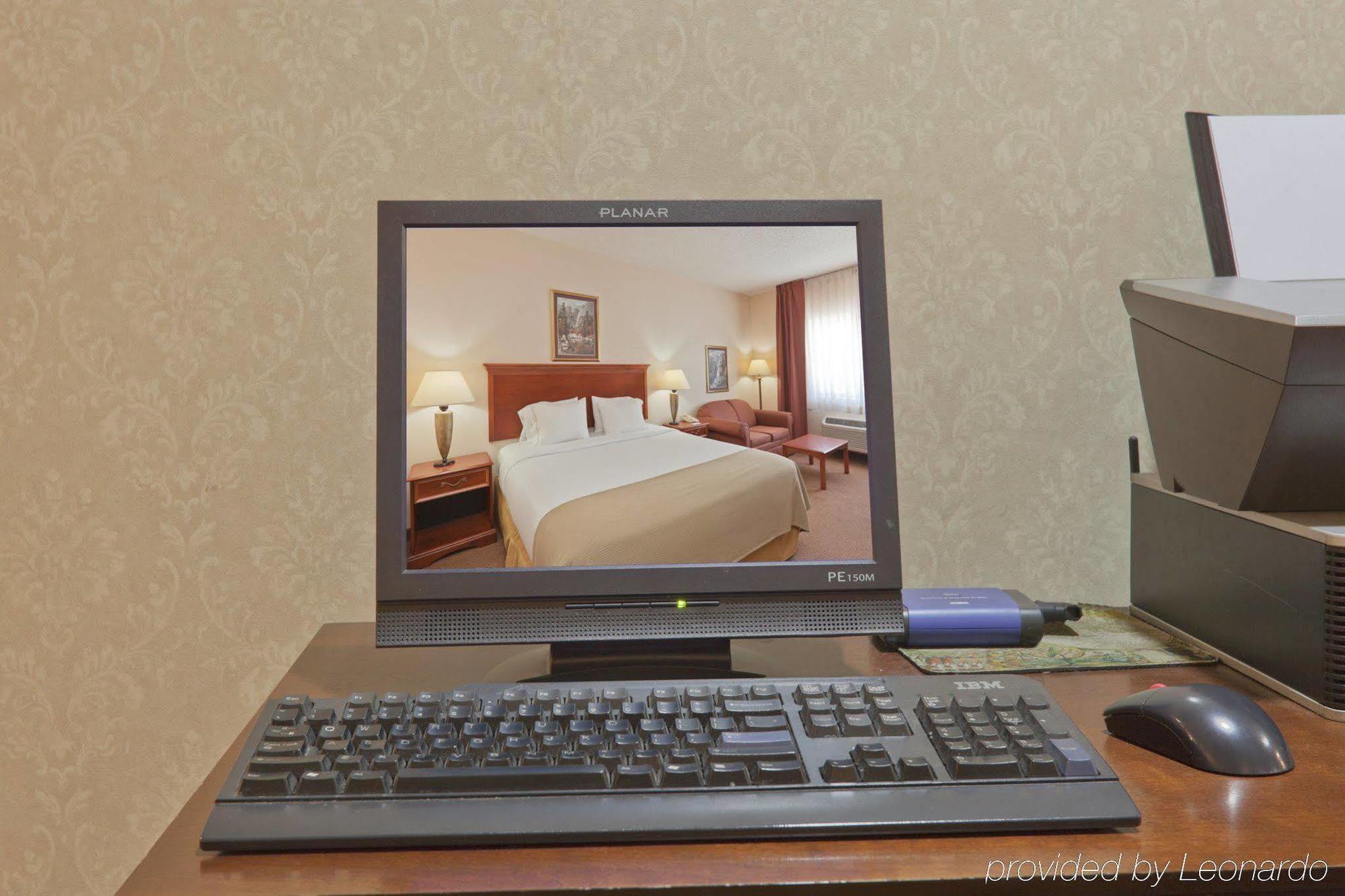 Baymont By Wyndham Portage Hotel Съоръжения снимка