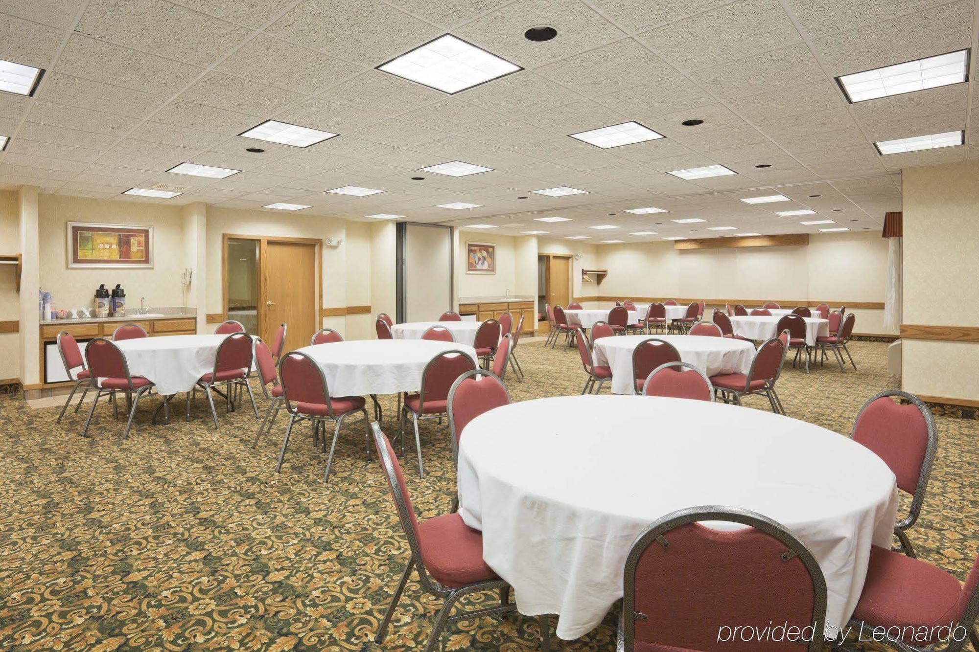 Baymont By Wyndham Portage Hotel Съоръжения снимка
