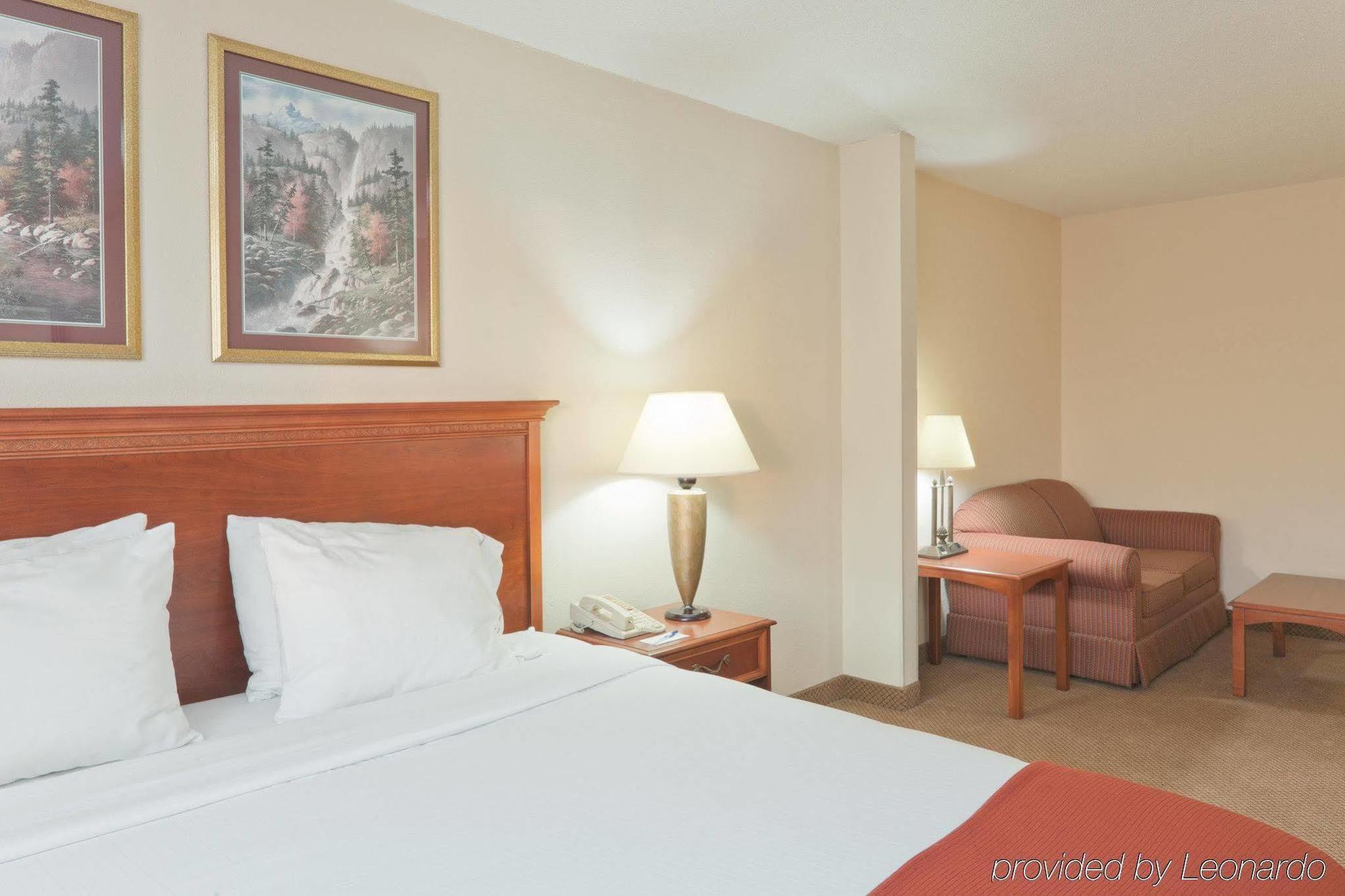 Baymont By Wyndham Portage Hotel Стая снимка