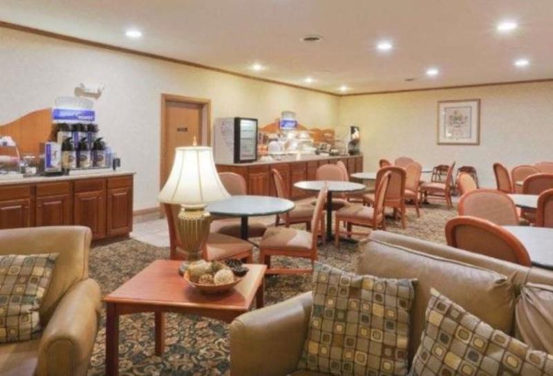 Baymont By Wyndham Portage Hotel Екстериор снимка